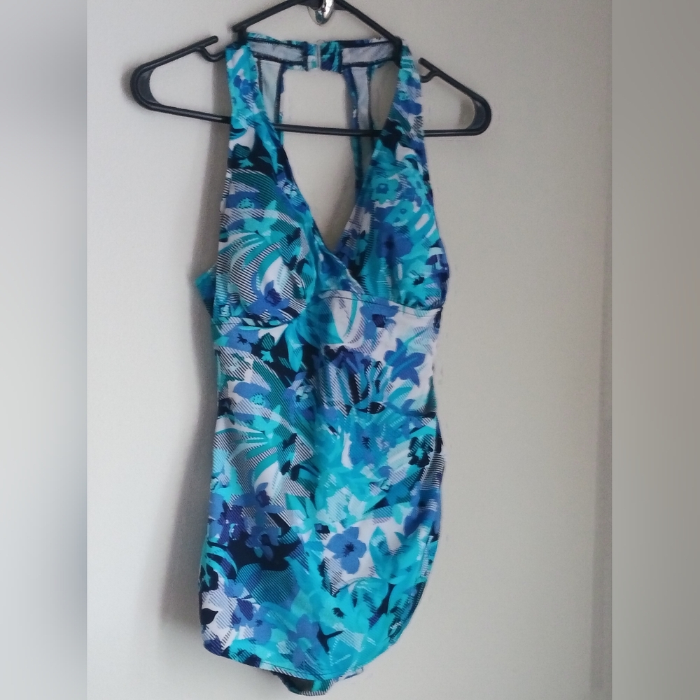 White Stag Swim Suit Women 1X Blue & Black Floral One Piece Beach Vacation Pool